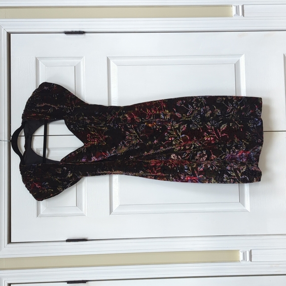 GORGEOUS velvet floral mini dress - Picture 1 of 10